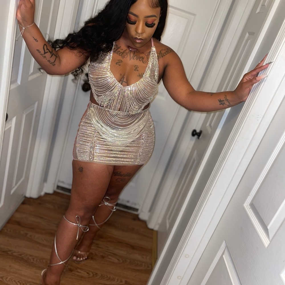 Custom made 2 piece from Shane Justin, size M true to size.